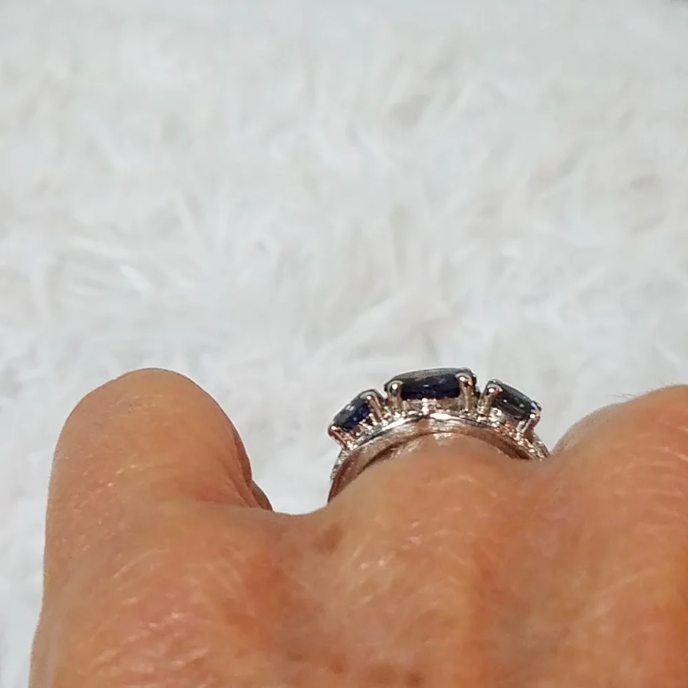 IOLITE AND DIAMOND RING - Picture 6 of 8